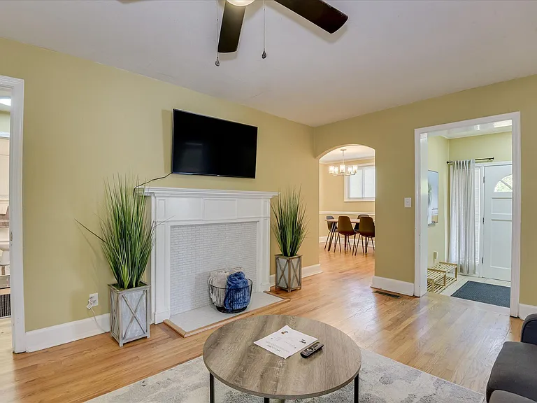 1803 Heath St — Photo 10