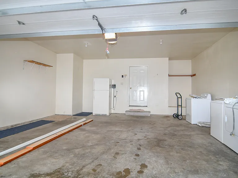 Oversized 2 car garage