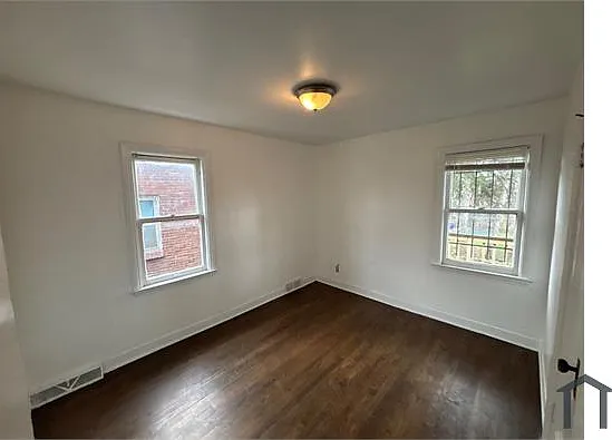 5758 Beaconsfield St — Photo 10