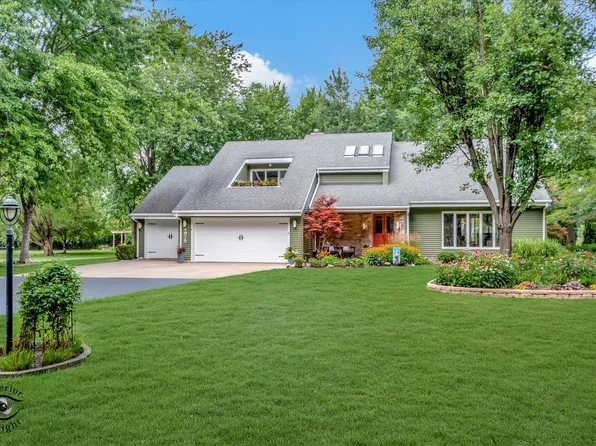 4975 Northridge Dr, Saint Anne, IL 60964