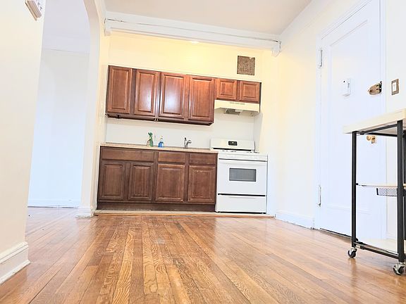 3rd image of 100 Marine Ave APT 2