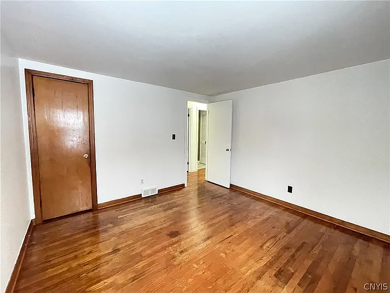 121 Wadsworth Rd — Photo 13