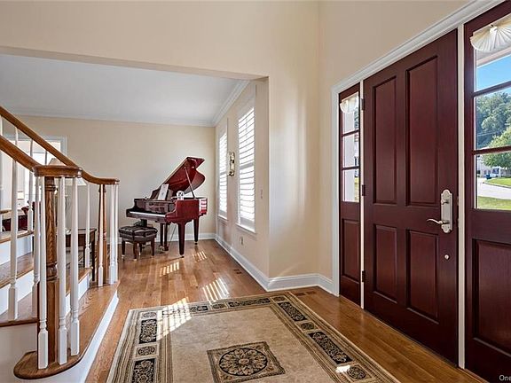3rd image of 5 Riverton Dr