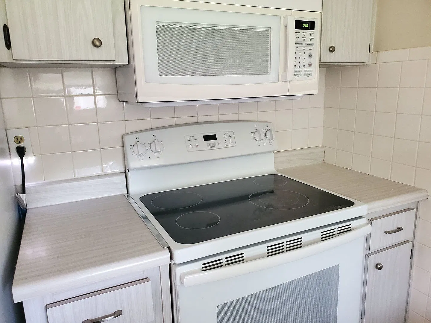 Tenant Ready! 1 Bedroom Home in Beverly Hills — Photo 4