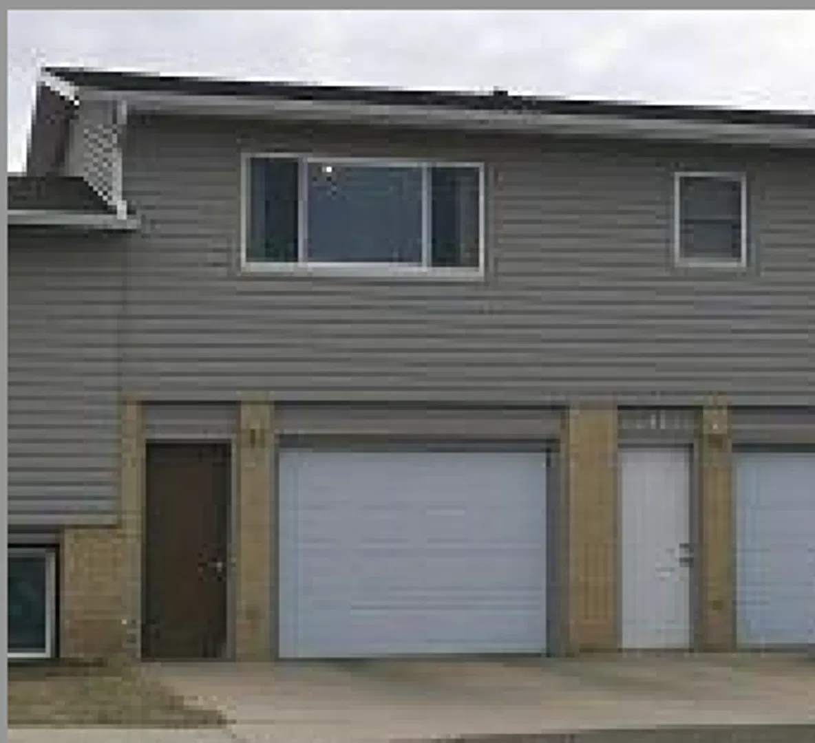 3 bedroom Updated Townhouse!! — Photo 1