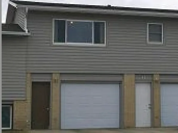 434 8th St SE, Dickinson, ND 58601