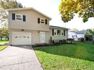 32 Sudbury Dr, Gates, NY 14624