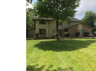 971 Colonial Dr, Youngstown, OH