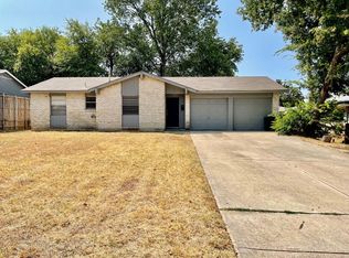 709 Brownstone St, Euless, TX 76039