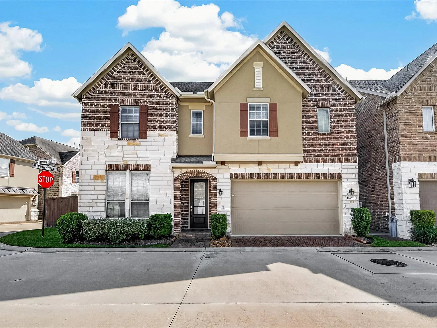 4 bed, 4.0 bath, 3235 sqft, $3,700 — Photo 3