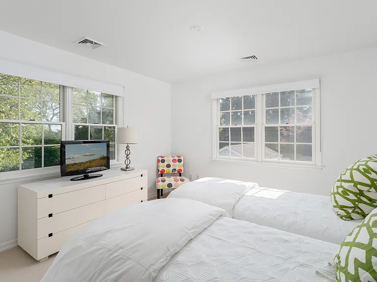 825 Flying Point Rd — Photo 24
