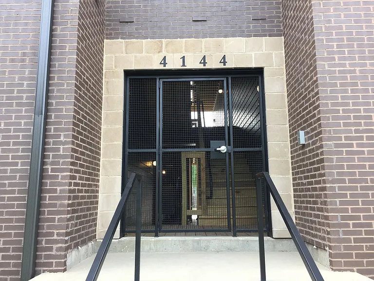 De Tonty Street Apartments — Photo 17