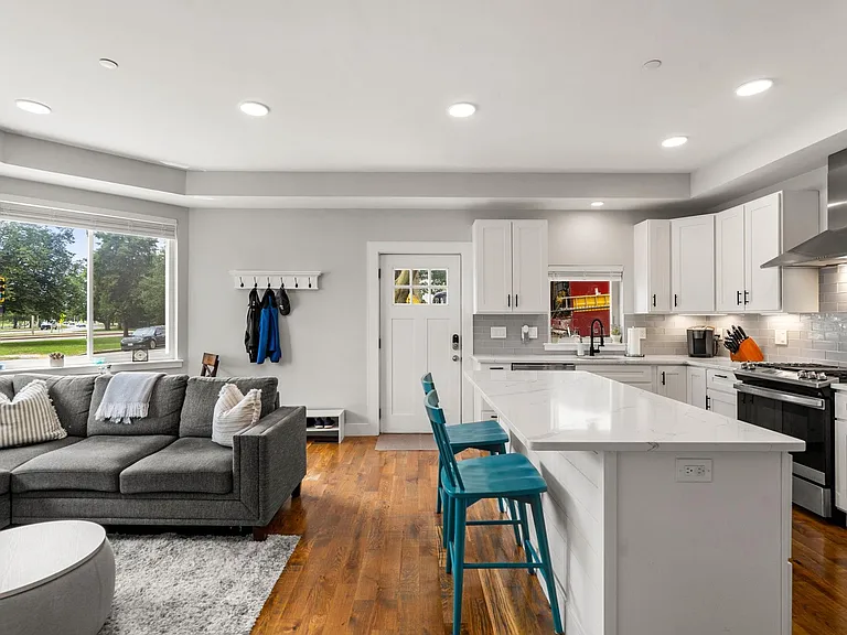 1400 Columbia Rd #1 — Photo 3