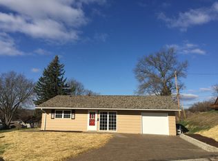 2429 Moorewood Dr, Zanesville, OH 43701