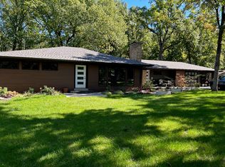 880 Oak Spring Ln, Libertyville, IL 60048