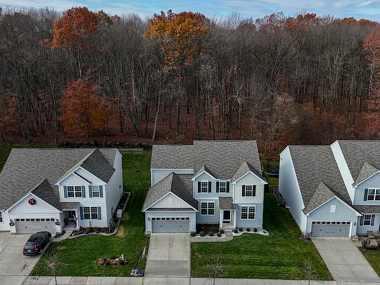 4816 Lake View Dr — Photo 2