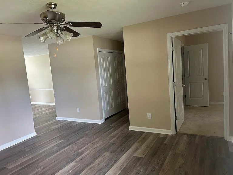 1921 Spears Ln — Photo 4