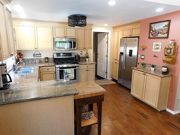 3rd image of 3081 E Hilldale Ave
