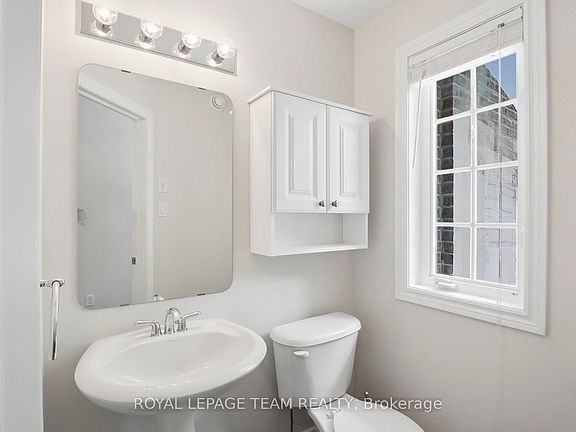 4th image of 239 Tandalee Cres
