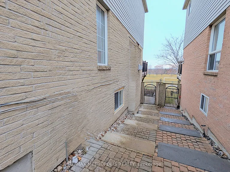 102 Hibbard Dr #BASEMENT — Photo 3
