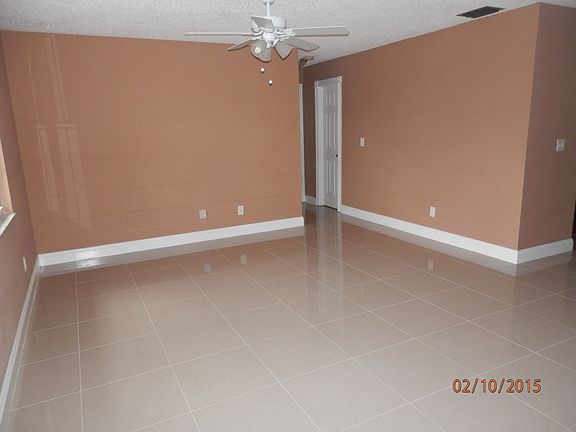 4th image of 2261 SW Chateau Ter