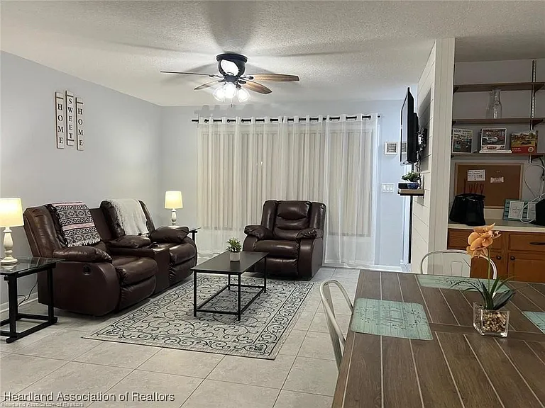 103 Villaway — Photo 2