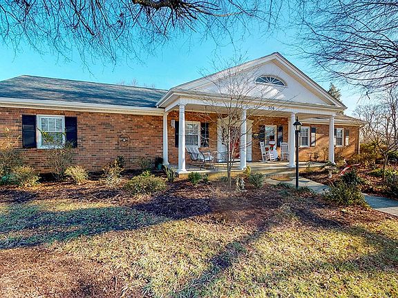 3rd image of 306 Cathy Dr