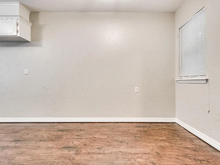 316 Rosewood Dr — Photo 7