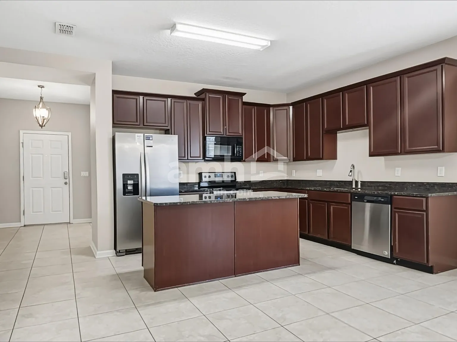 4 bed, 2.0 bath, 2404 sqft, $2,415 — Photo 4