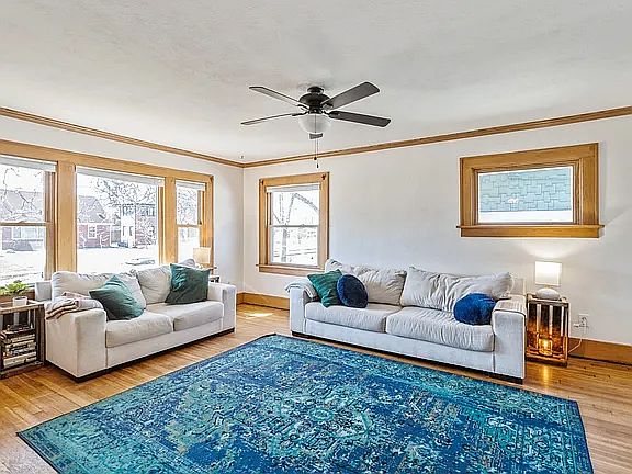 3rd image of 829 Clinton Ave