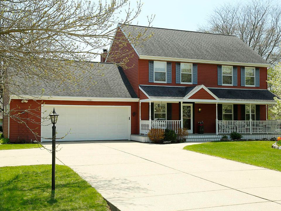 1st image of 11821 W Woodland Cir