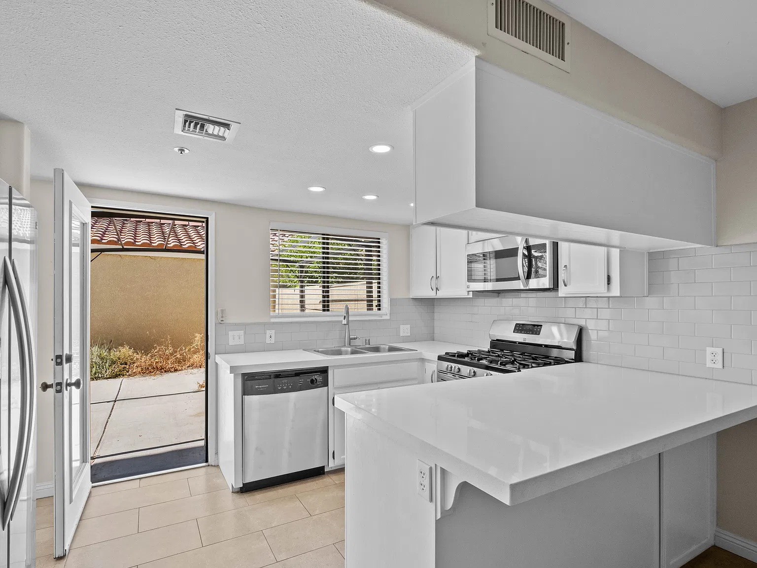 3 bed, 1288 sqft, $2,650 — Photo 4