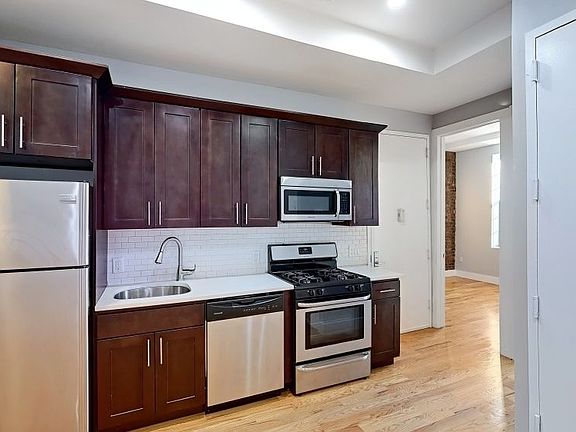 3rd image of 341 Vernon Ave APT 4B