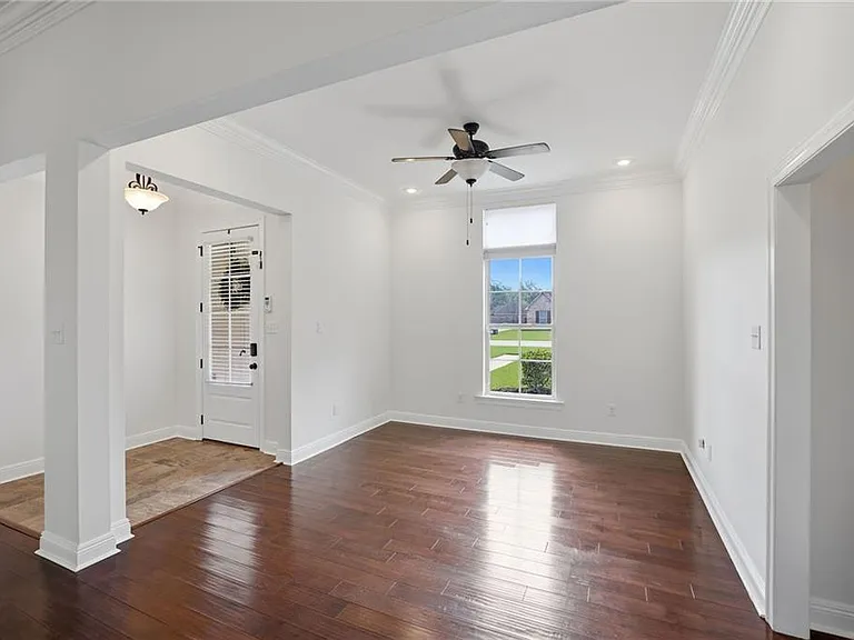 8929 Greenleaves Dr — Photo 3