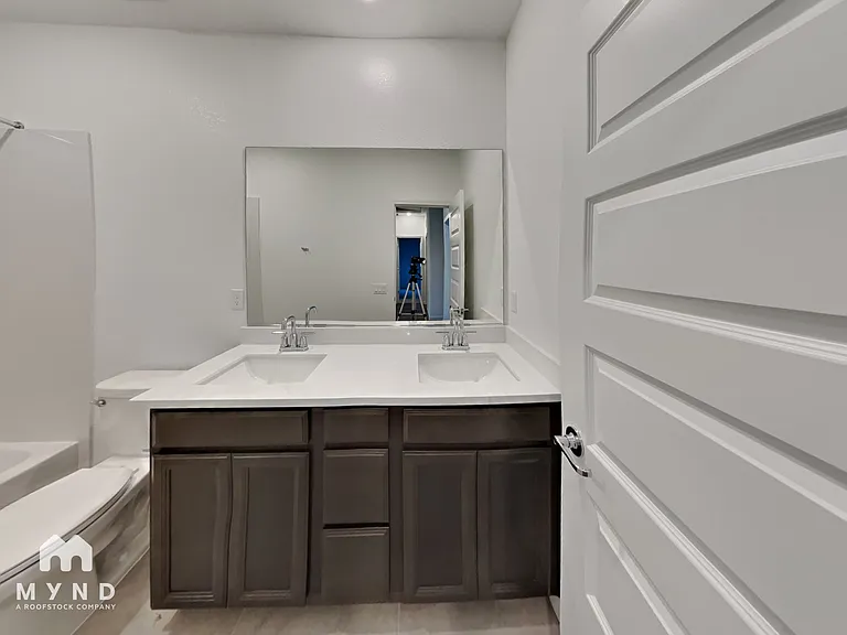 1688 Bullock Dr — Photo 18