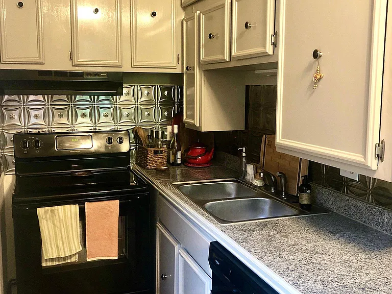 1210 S Floyd St #2 — Photo 8