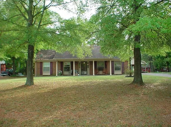 136 Park Circle Dr, New Johnsonville, TN 37134
