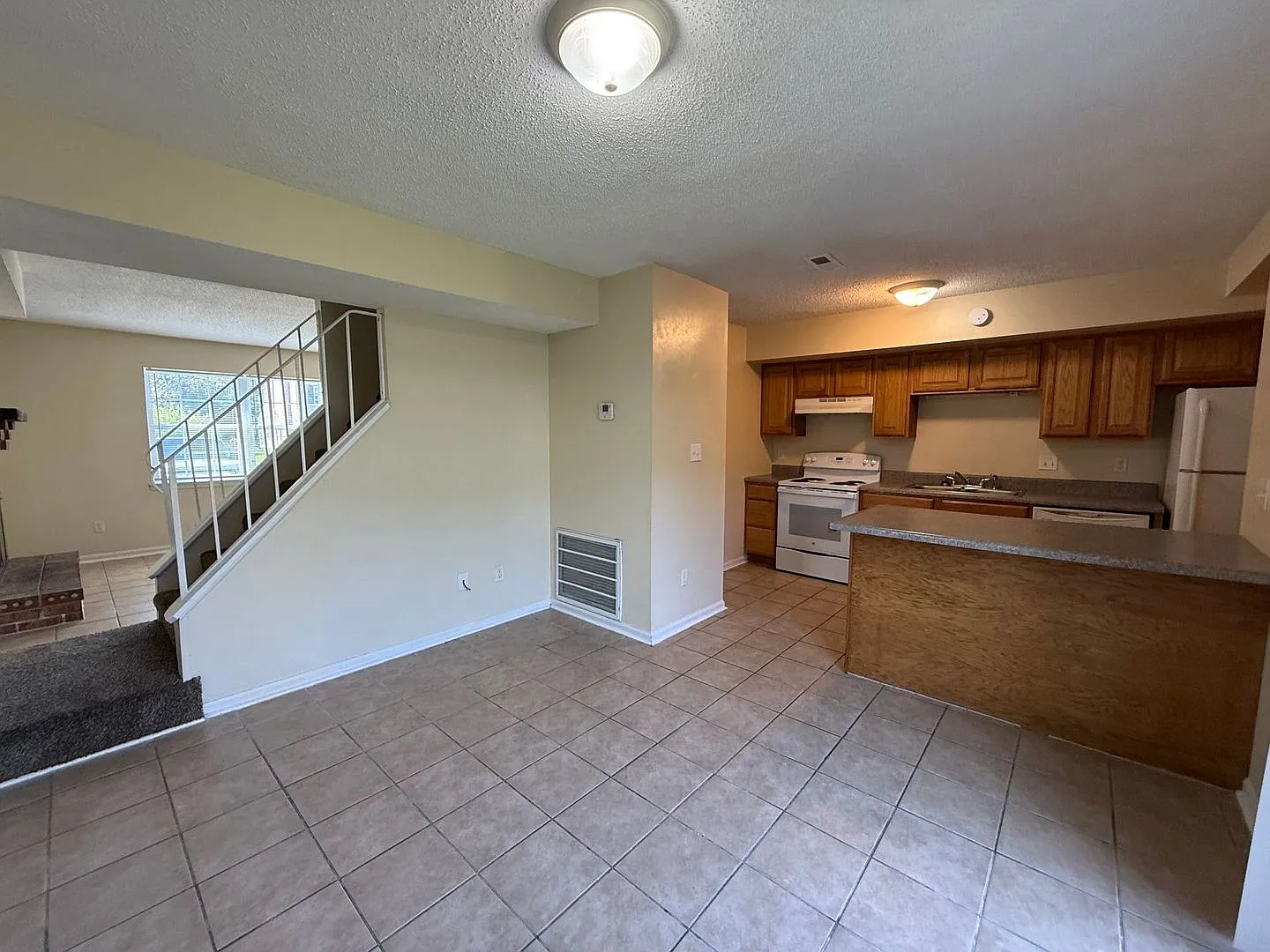 3 Bedroom 1.5 Bathroom — Photo 3