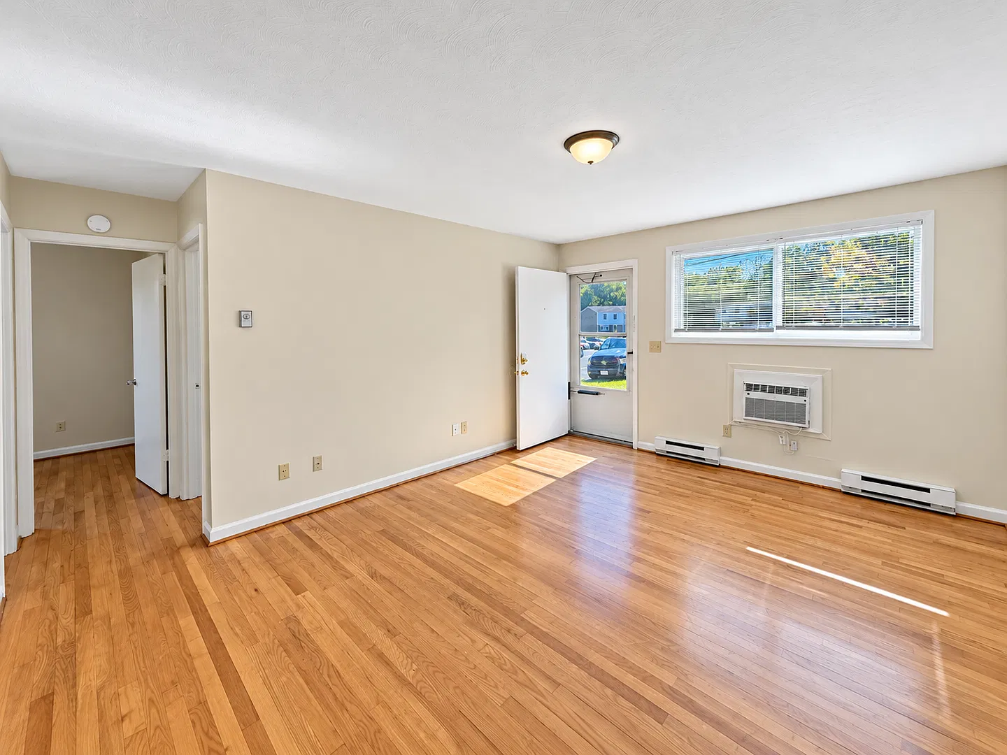 Updated Apartment for Rent — Photo 4
