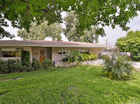 Nicely landscaped front yard with beautiful trees/plants