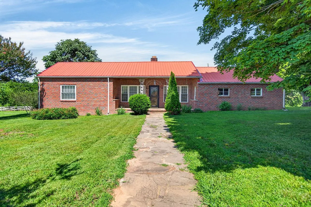 3 bed, 2.0 bath, 1506 sqft, $1,450 — Photo 1