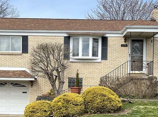 1134 Cascade Dr, Homestead, PA