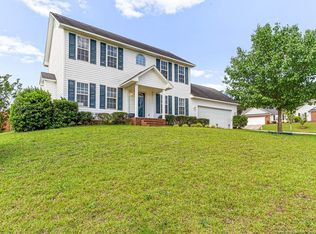 633 Sunpointe Dr, Hope Mills, NC 28348
