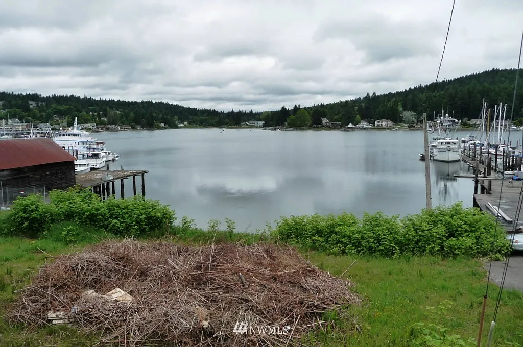 3525 Harborview Drive photo 1
