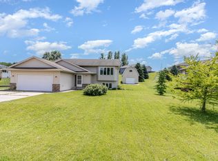 204 Sidney St E, Morristown, MN 55052