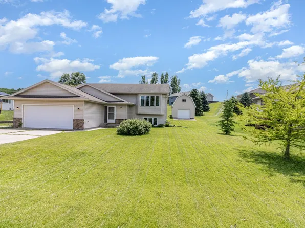 204 Sidney St E, Morristown, MN 55052