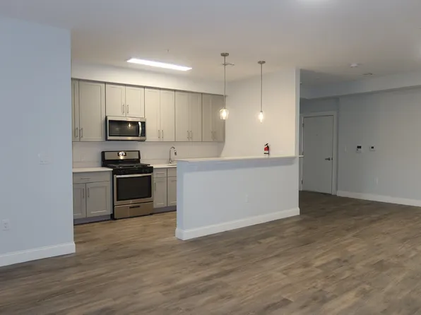 305 West Side Avenue image 4 of 22