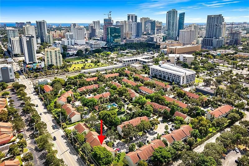 1st image of 355 City View Dr
