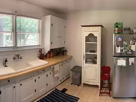 5th image of 1420 40th Way E