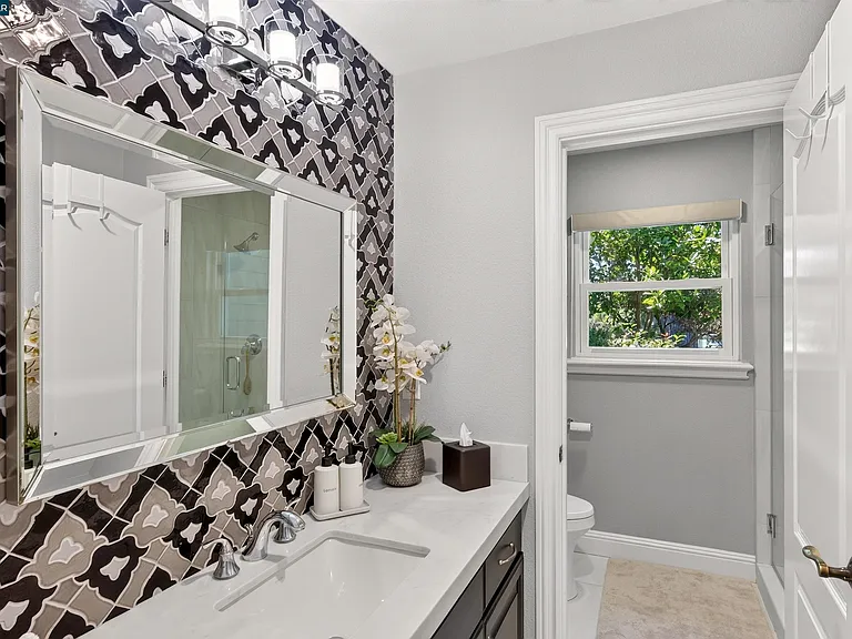 2207 Martin Ave — Photo 69
